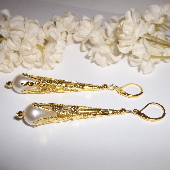 Long Earrings White Pearl & Gold Statement 4572 - Picture 5 of 6